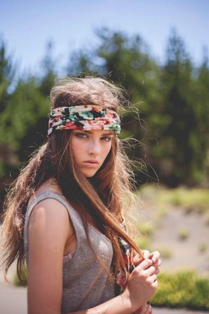 exemplo de como usar lenço na cabeça hippie