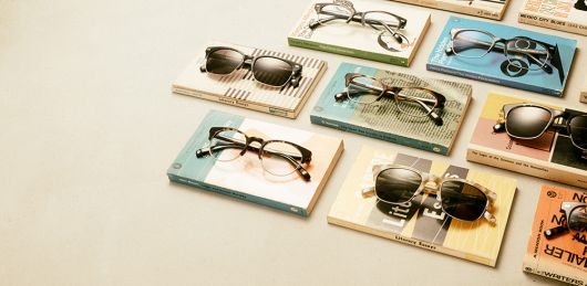 vários tipos e modelos de óculos