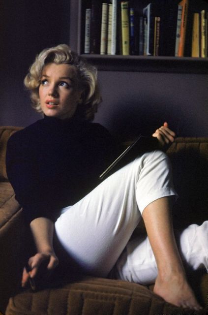 Marilyn de calça cigarrete branca