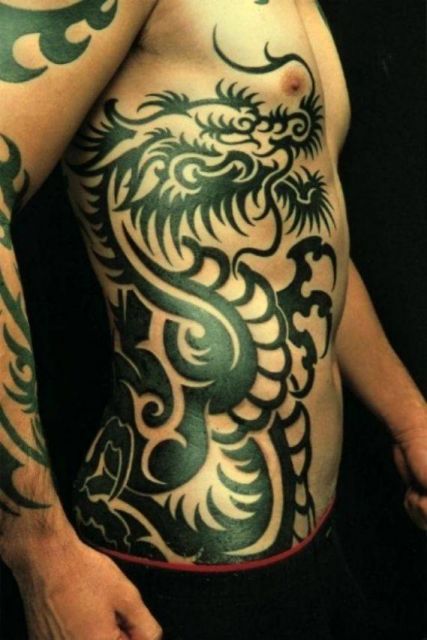 tatoo dragão tribal