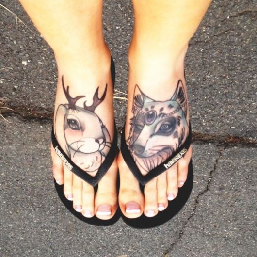 exemplo de tatuagem no pé feminina grande