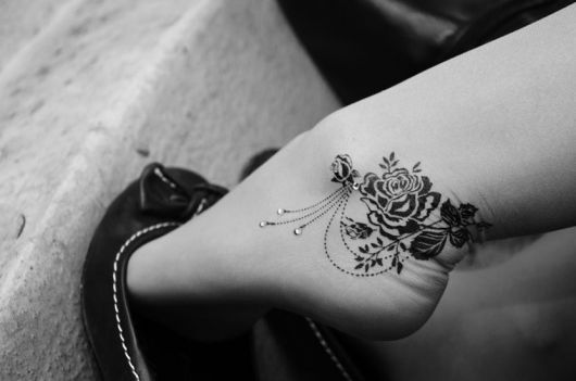 exemplo de tatuagem no pé