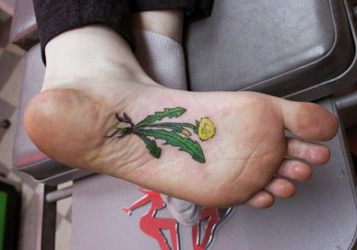 exemplo de tatuagem no pé feminina na sola do pé