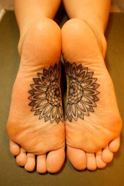 exemplo de tatuagem no pé feminina na sola do pé