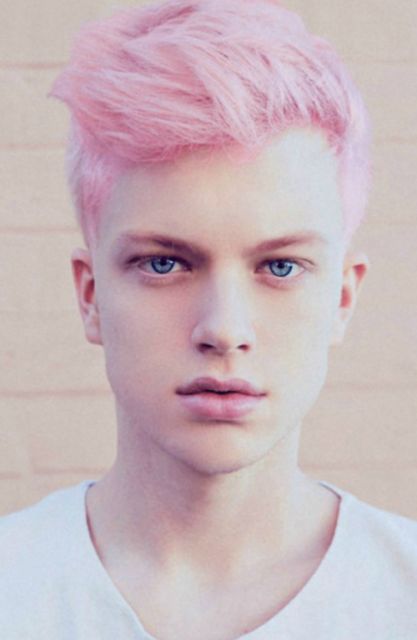 cabelo rosa homem