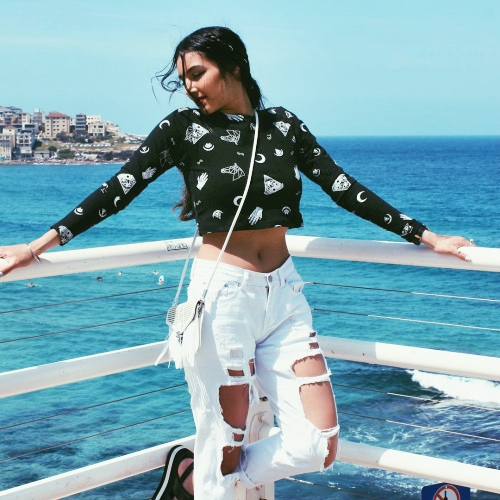 calça branca destroyed feminina