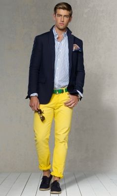 calça colorida com blazer