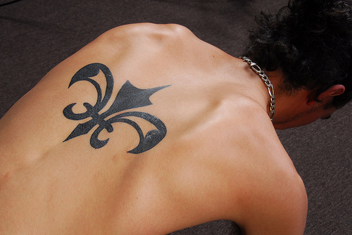 tatuagem flor tribal