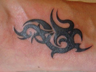 tatuagem tribal pequena