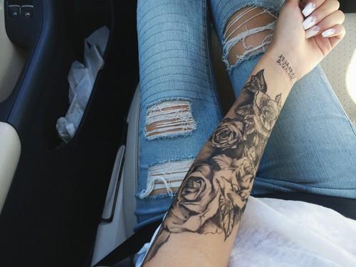 exemplo de tatuagens femininas no braço grandes