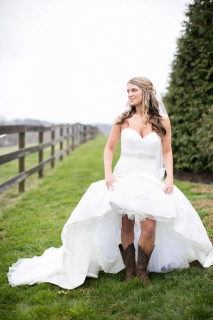 bota country feminina com vestido de noiva