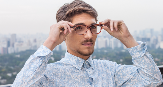 óculos de grau masculino triangular como usar