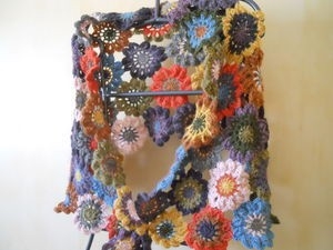 cachecol de crochê com flores