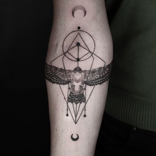 tatuagem geométrica aguia