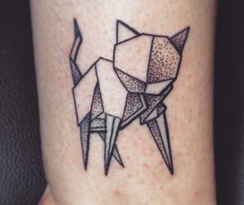 tatuagem geométrica gato feminino