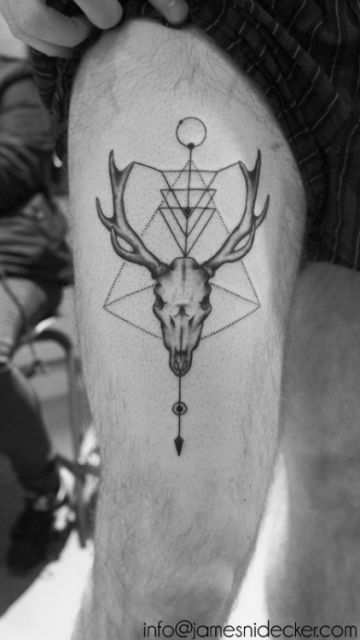 tatuagem geométrica homem animal
