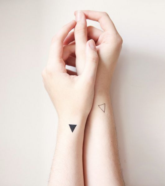 tatuagem geométrica minimalista feminina