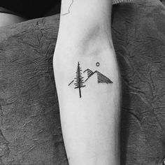 tatuagem geométrica pequena feminina