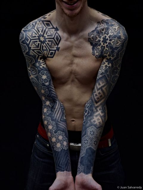 tatuagem geométrica sleeve homem