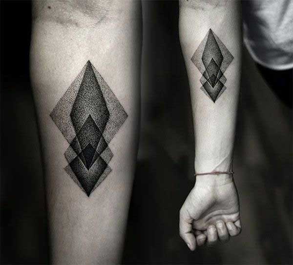 tatuagem geométrica sleeve para mulher