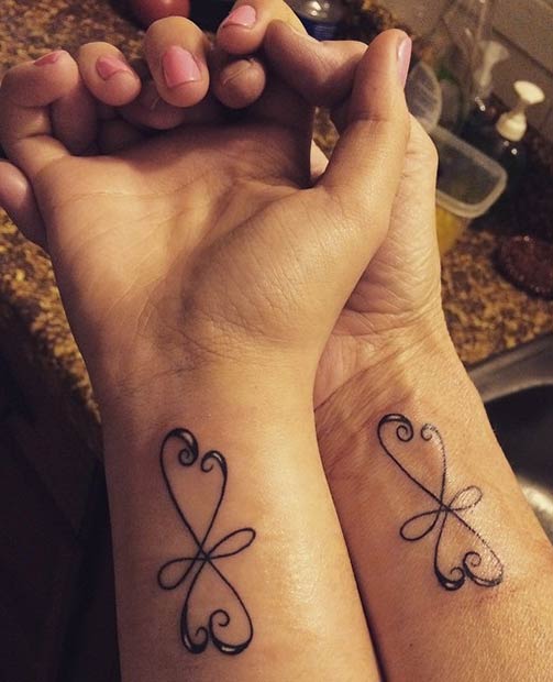 tatuagem mãe e filha borboleta