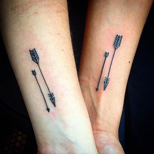 tatuagem mãe e filha flecha