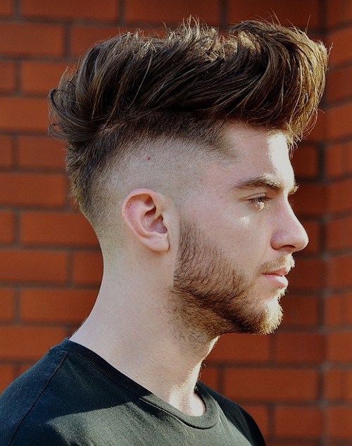 cabelo masculino moicano disfarçado