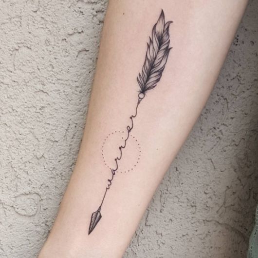 tatuagem-de-flecha-escrita