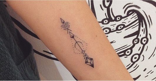 tatuagem-de-flecha-feminina-e-delicada