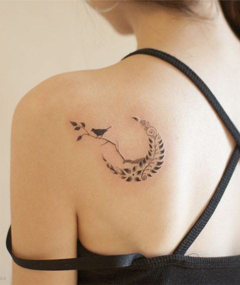 tatuagem-de-arvore-passaros-minimalista
