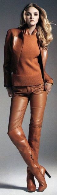 calca couro fake caramelo