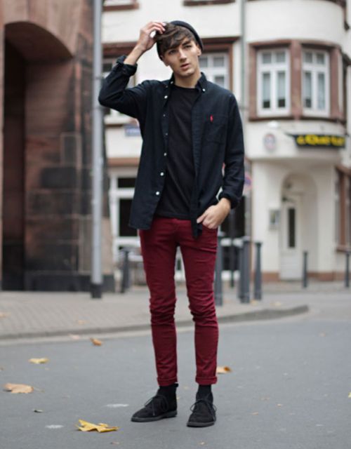 calça vermelha escura masculina