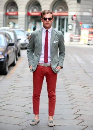 calca-vermelha-masculina-look-formal