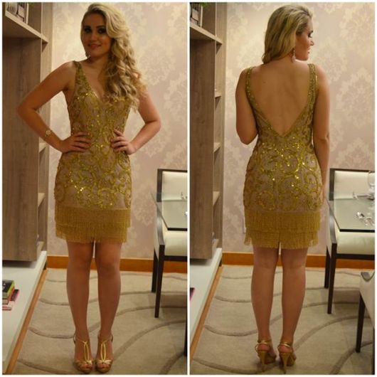 vestido dourado curto para festa