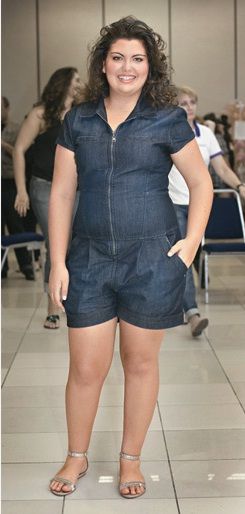 macacao-plus-size-jeans-curto