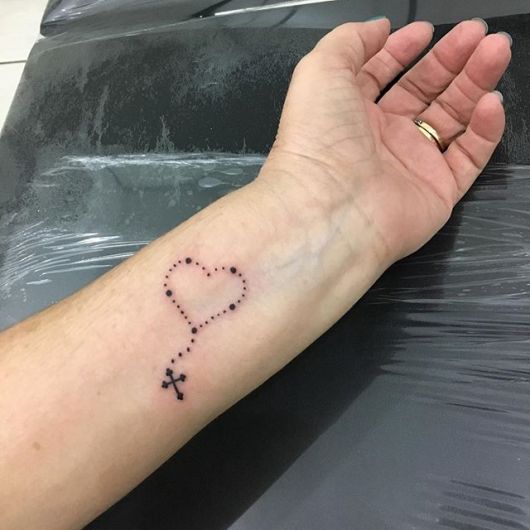 tatuagem-de-terco-feminina-e-delicada-5