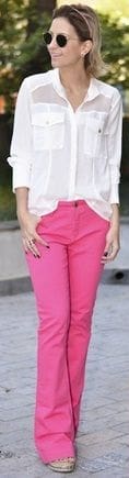 Calça rosa flare linda com camisa branca