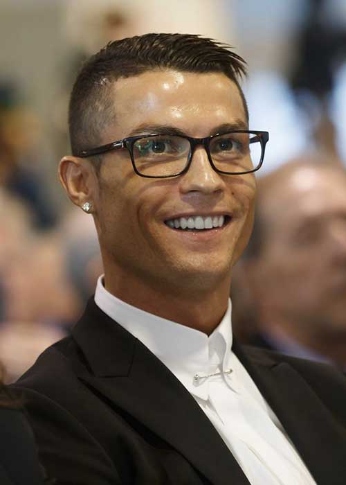 Do crespo ao gel e às luzes: os vários estilos do cabelo de Cristiano  Ronaldo