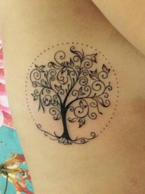 tatuagem de árvore da vida com contorno pontilhado ao redor