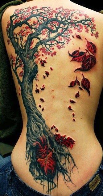 tatuagem de árvore da vida com folhas em vermelho e coração entre as raízes
