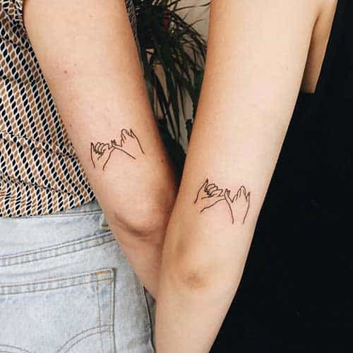 Desenho de tatuagem com mãos dadas.