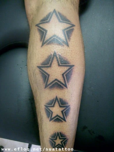 tatuagem de estrela com sombra atrás da perna