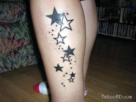 tatuagem de estrelas na batata da perna