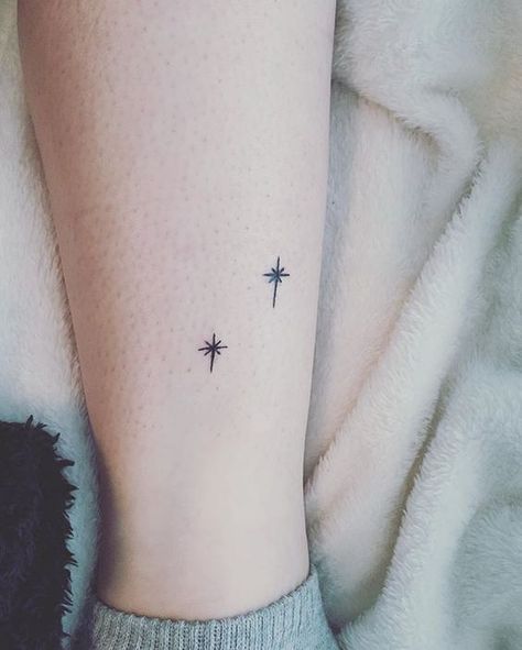 tatuagem de estrela pequena na perna