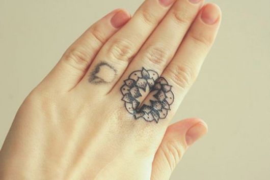 tatuagem dedo