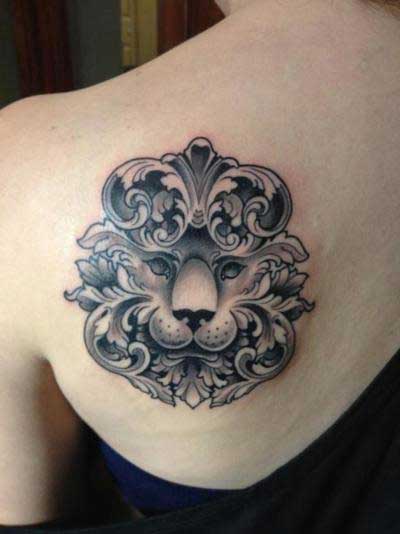 tatuagem de leão no ombro