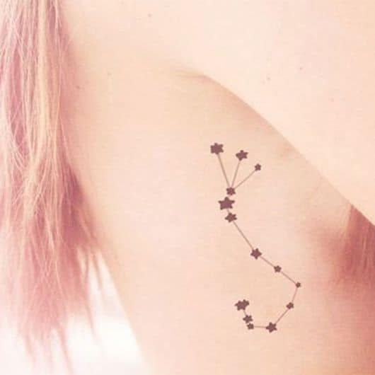 tatuagem da constelação do signo de escorpião