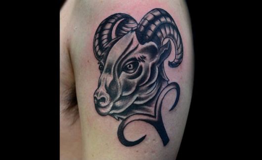 tatuagem de carneiro do signo de áries