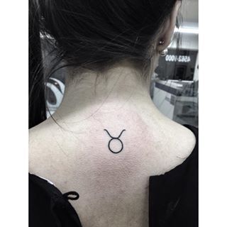 tatuagem do símbolo do signo de touro
