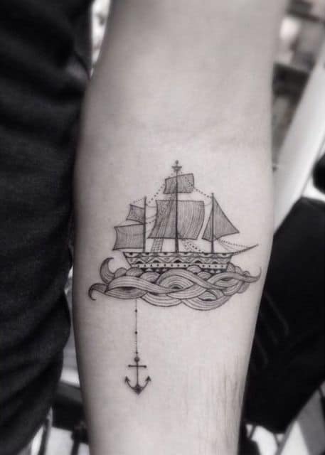 Tatuagem de Barco e Navio: Significado & 20 Ideias Incríveis para se Inspirar